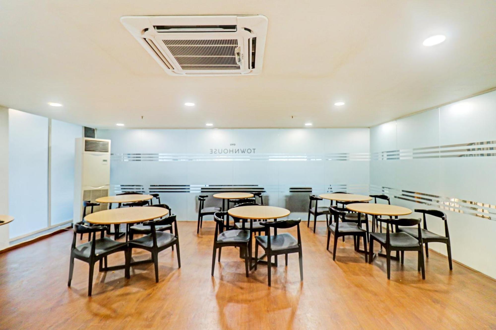 ホテル Townhouse Sector 30 Near Botanic Garden Of Indian Republic ノイダ エクステリア 写真